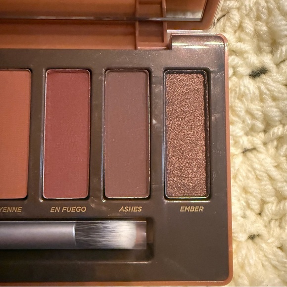 Urban Decay Naked Heat Eyeshadow Palette - Picture 6 of 6